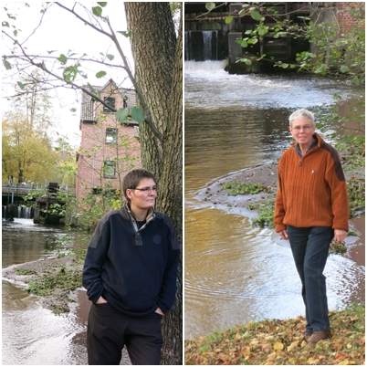 Eva Batt und Christiane Schwarze auf der Rückseite der Künstlerwohnung Waldmühle Soltau