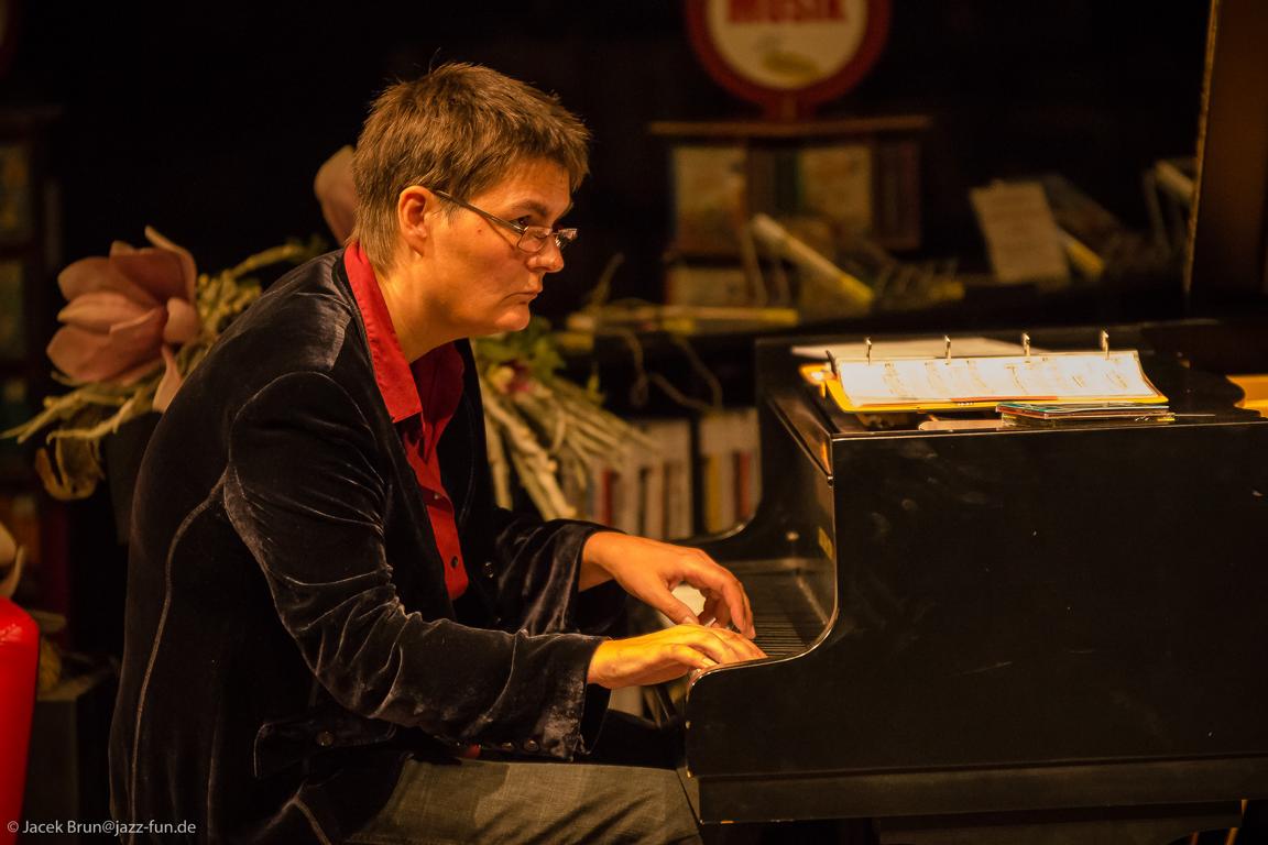 Eva Batt am Piano (Foto: Jaceck Brun)